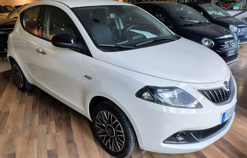 Lancia Ypsilon 1.0 FireFly 5 porte S&S Hybrid Gold Plus
