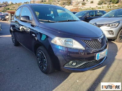 Lancia Ypsilon 1.0 FireFly 5 porte S&S Hybrid Ecochic Gold usata