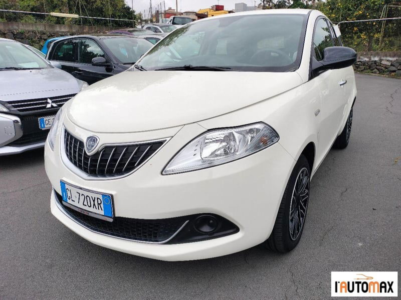 Lancia Ypsilon 1.0 FireFly 5 porte S&S Hybrid Ecochic Silver