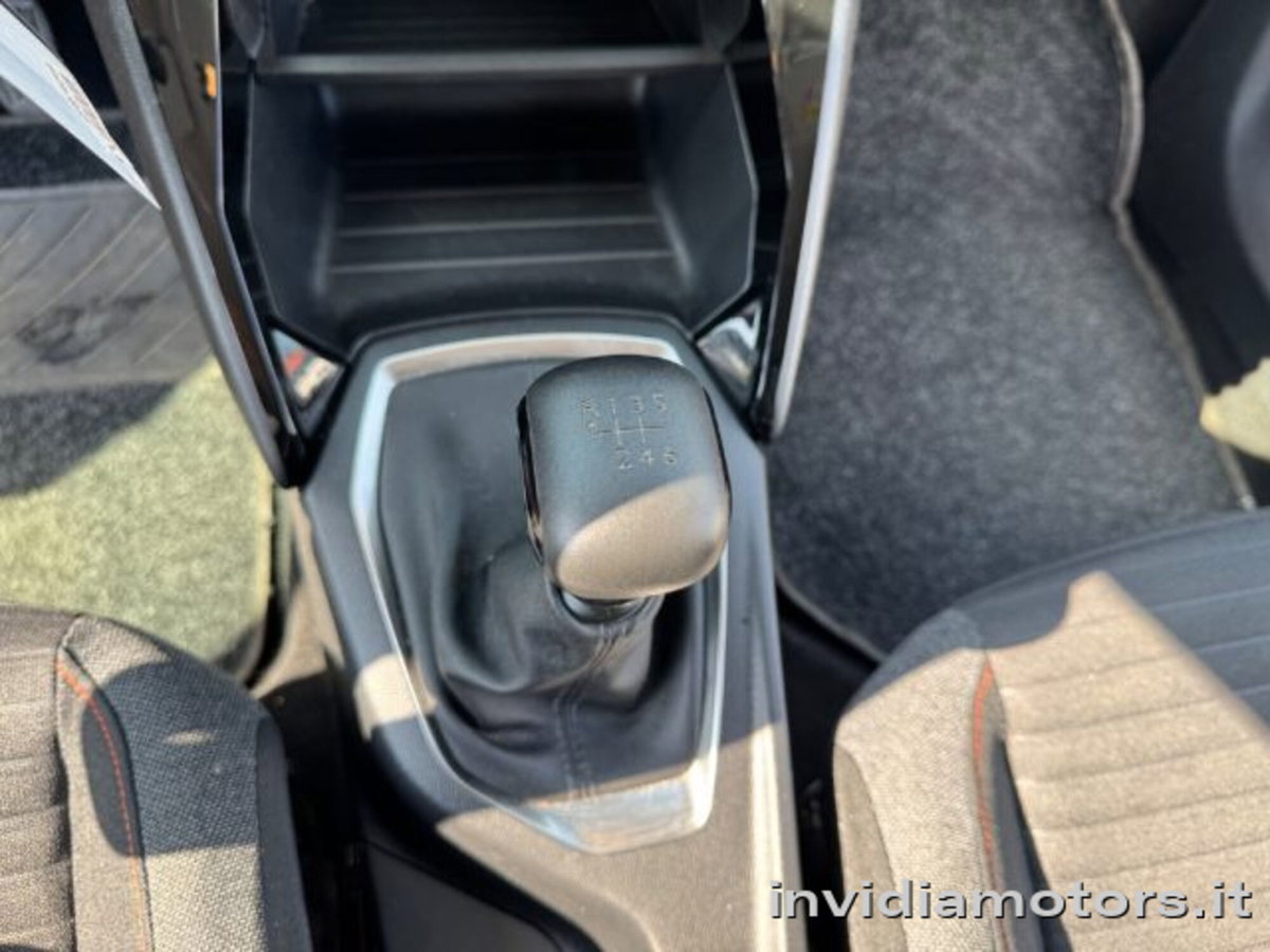 Peugeot 2008 PureTech 100 S&S Allure (10)