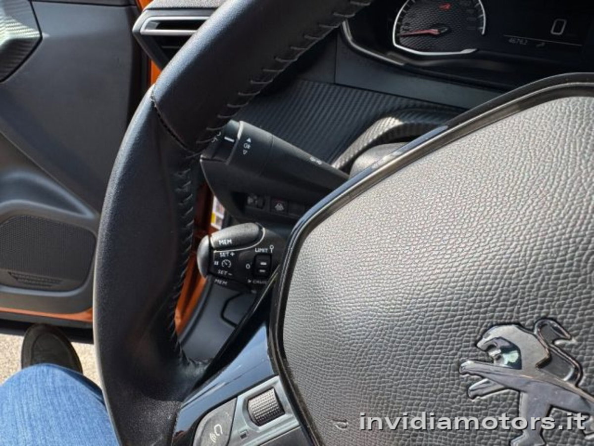 Peugeot 2008 PureTech 100 S&S Allure (11)