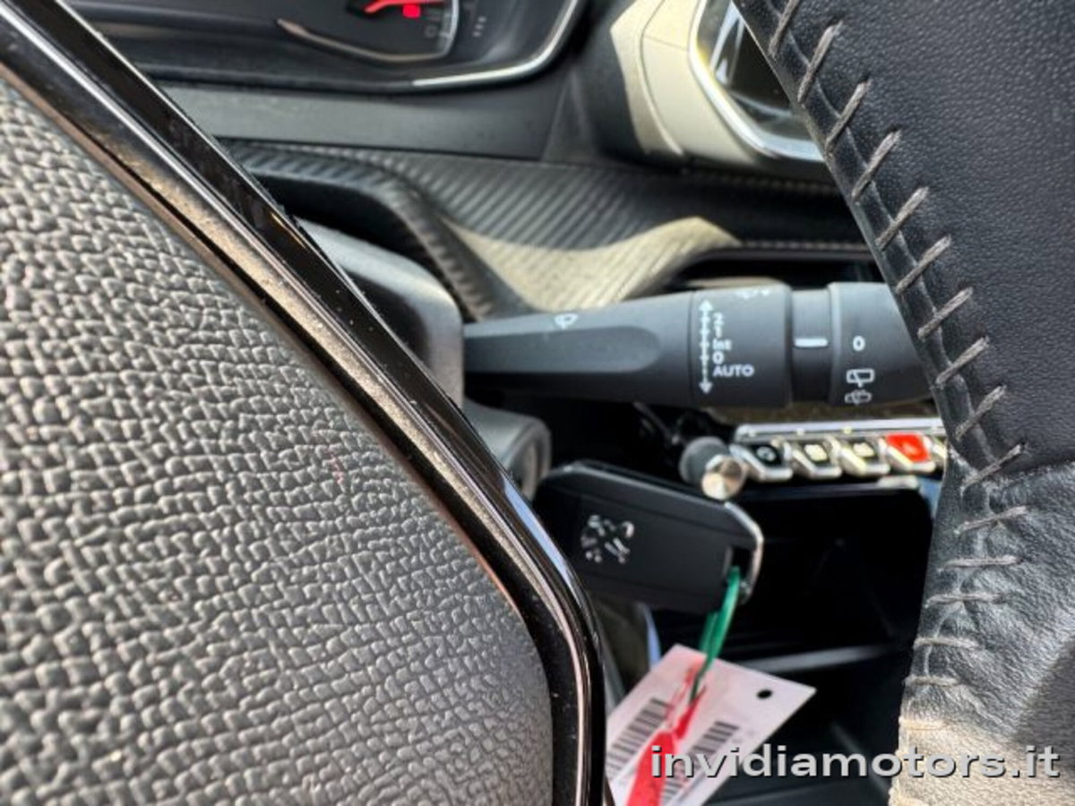 Peugeot 2008 PureTech 100 S&S Allure (12)