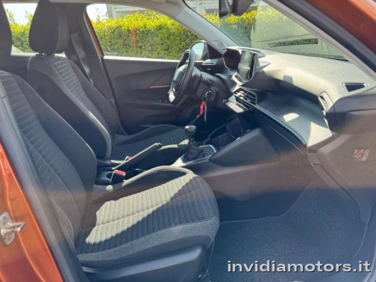 Peugeot 2008 PureTech 100 S&S Allure (16)