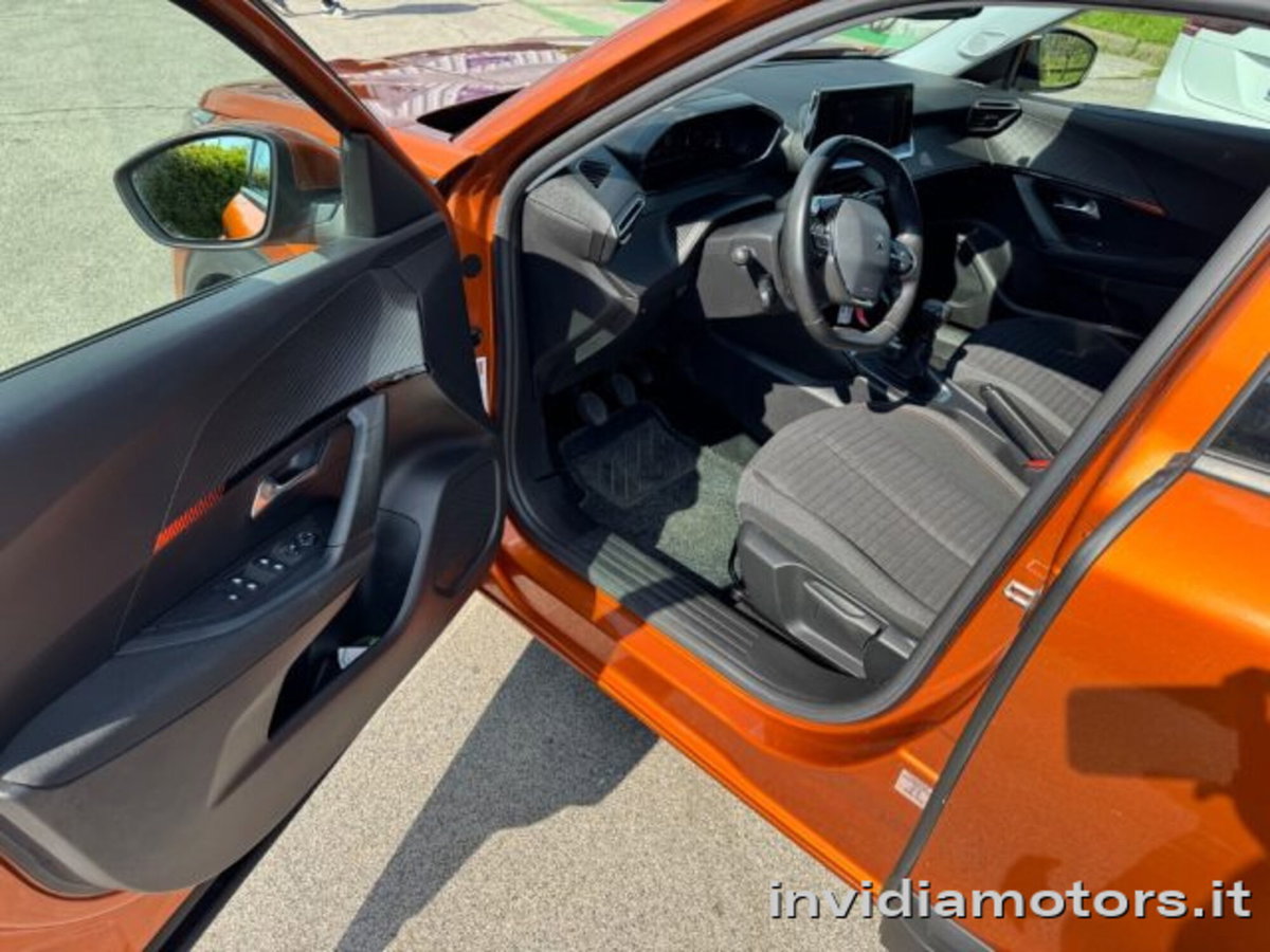 Peugeot 2008 PureTech 100 S&S Allure (5)