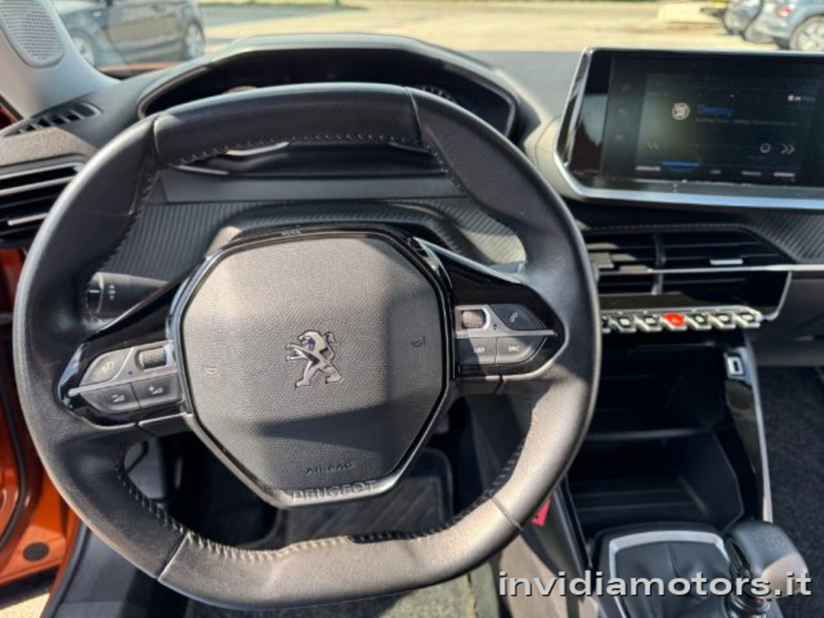 Peugeot 2008 PureTech 100 S&S Allure (8)