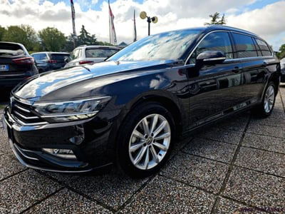 Volkswagen Passat Variant 2.0 TDI SCR EVO DSG Business usata