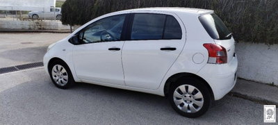 Toyota Yaris 1.0 5 porte Now (3)