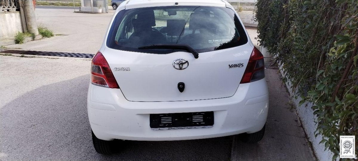 Toyota Yaris 1.0 5 porte Now (4)