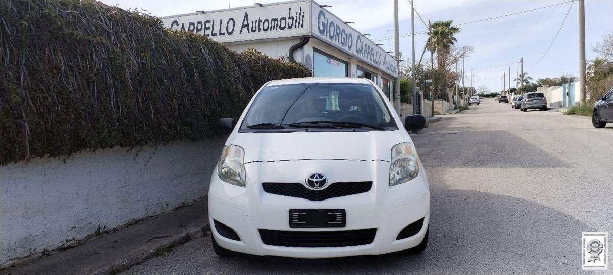 Toyota Yaris 1.0 5 porte Now (5)
