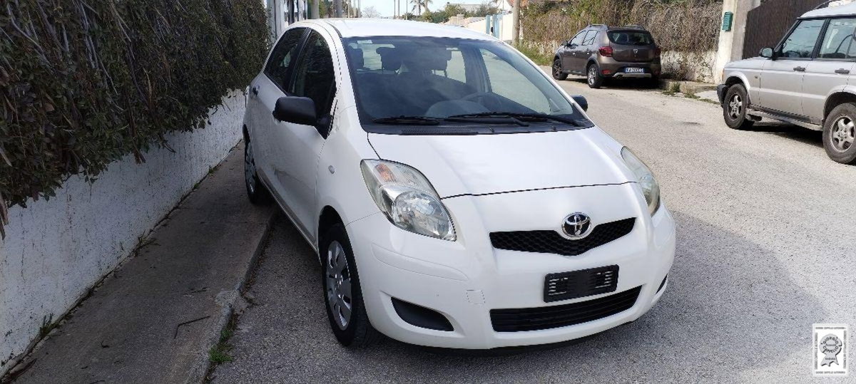 Toyota Yaris 1.0 5 porte Now (6)
