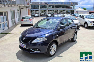 Lancia Ypsilon 0.9 TwinAir 85 CV 5 porte Metano Ecochic Silver usata