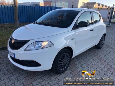 Lancia Ypsilon 1.2 69 CV 5 porte GPL Ecochic Black and Noir usata