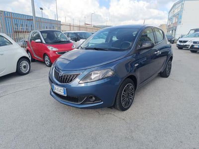 Lancia Ypsilon 1.0 FireFly 5 porte S&S Hybrid Ecochic Silver usata