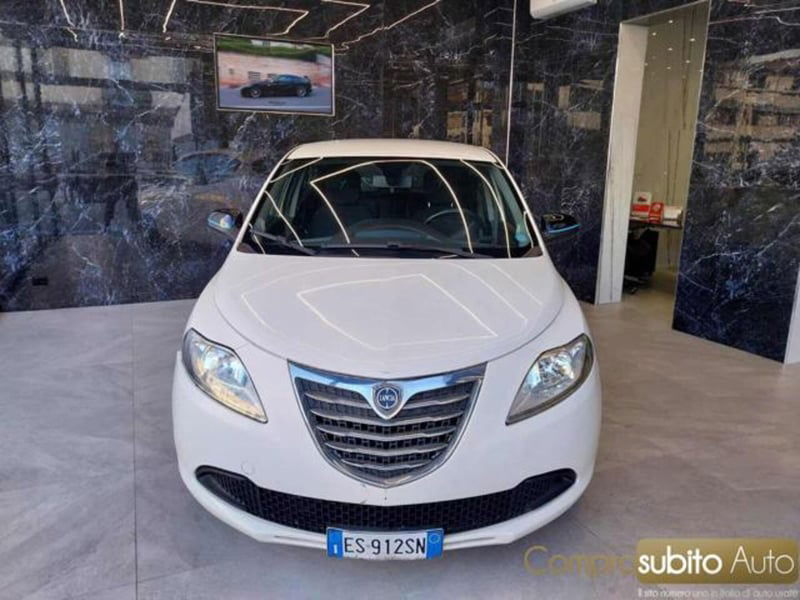 Lancia Ypsilon 0.9 TwinAir 85 CV 5 porte Metano Ecochic Silver