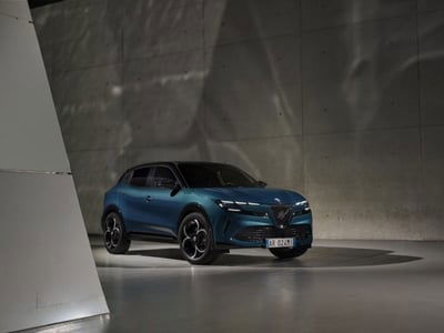 Alfa Romeo Junior elettrica Speciale 156cv nuova