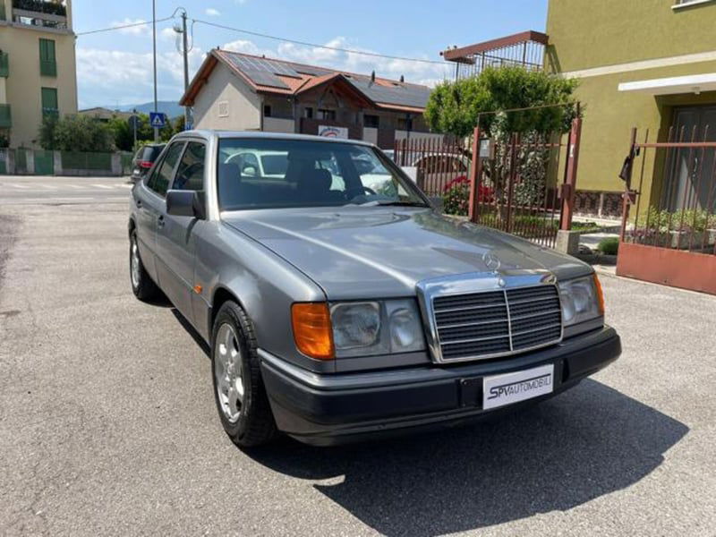 Mercedes-Benz 200 200 E