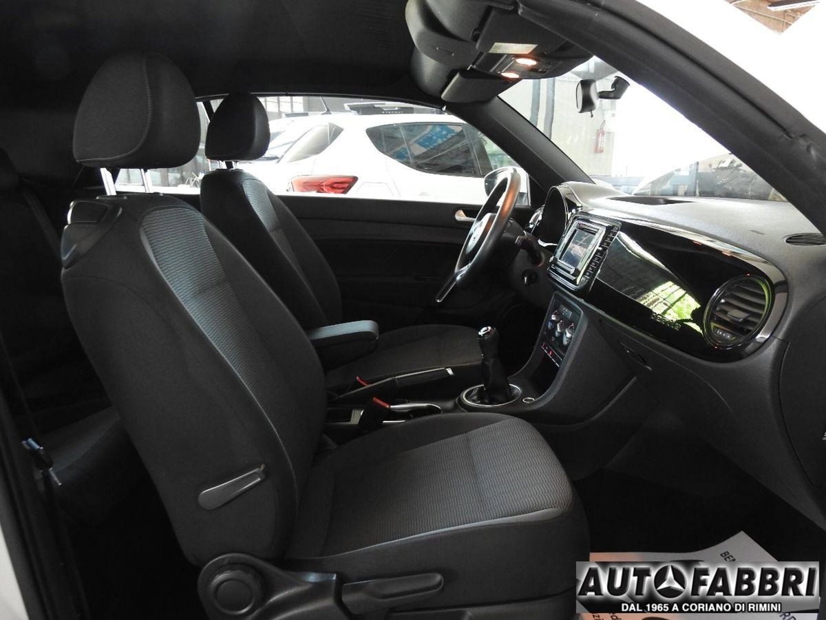 Volkswagen New Beetle Cabrio TDI 105CV (13)