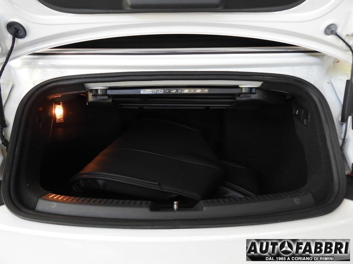 Volkswagen New Beetle Cabrio TDI 105CV (14)