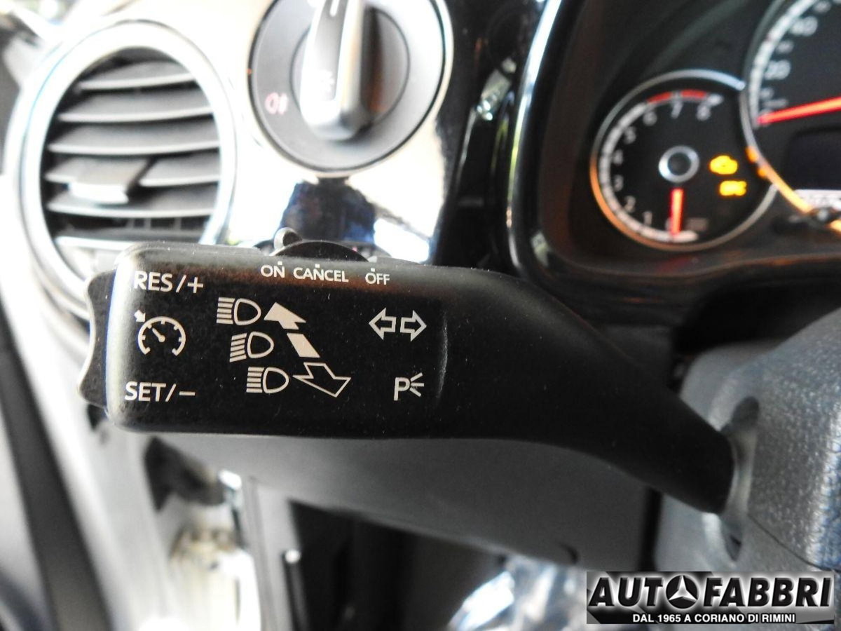 Volkswagen New Beetle Cabrio TDI 105CV (16)