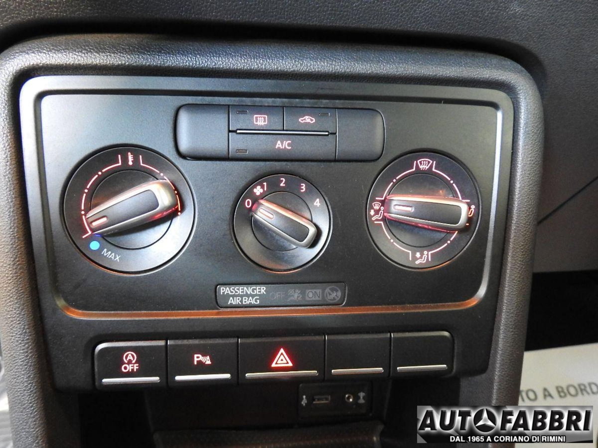 Volkswagen New Beetle Cabrio TDI 105CV (17)