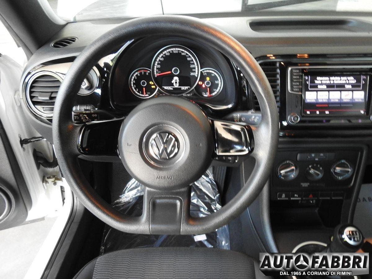 Volkswagen New Beetle Cabrio TDI 105CV (18)