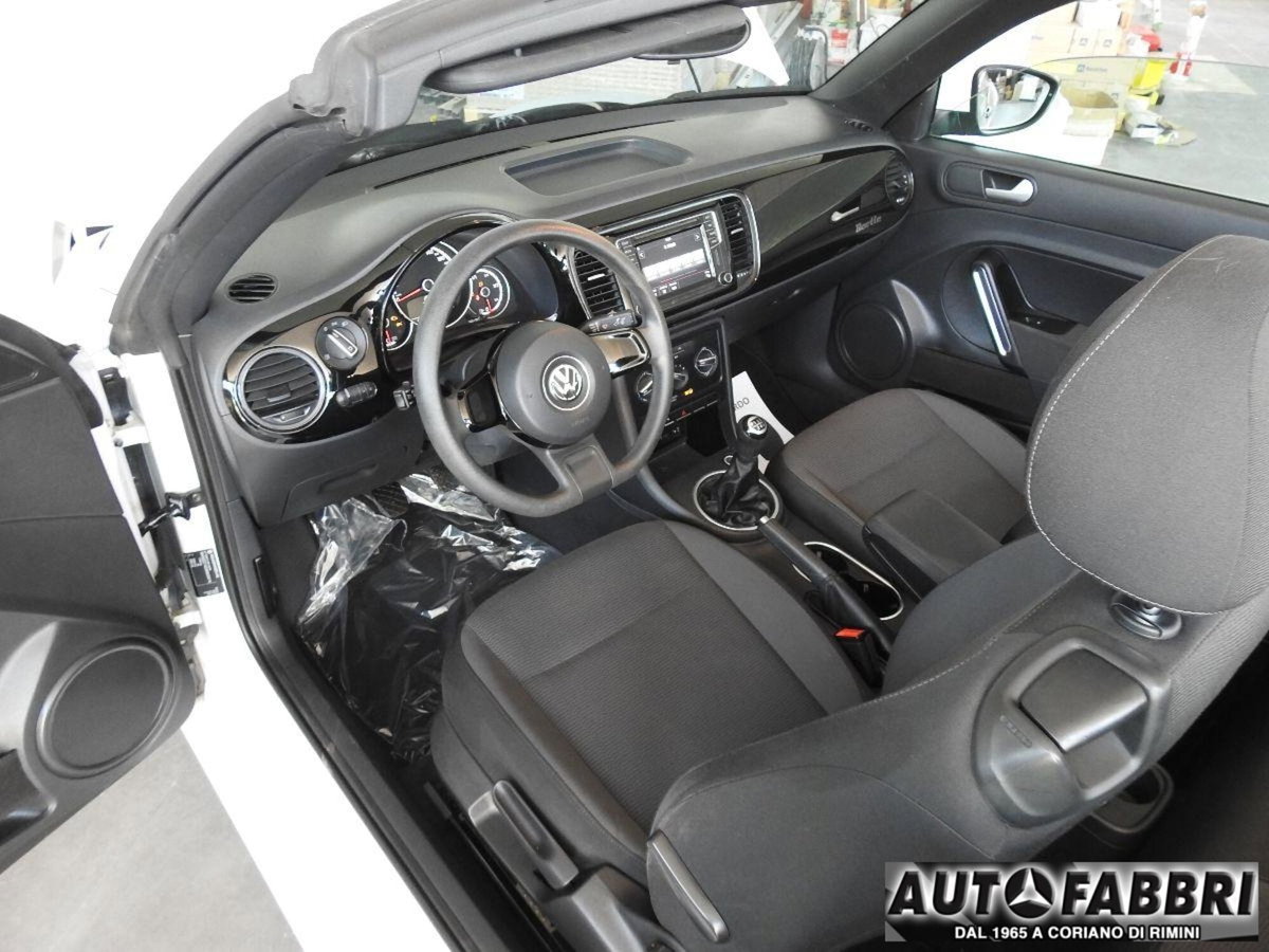 Volkswagen New Beetle Cabrio TDI 105CV (19)
