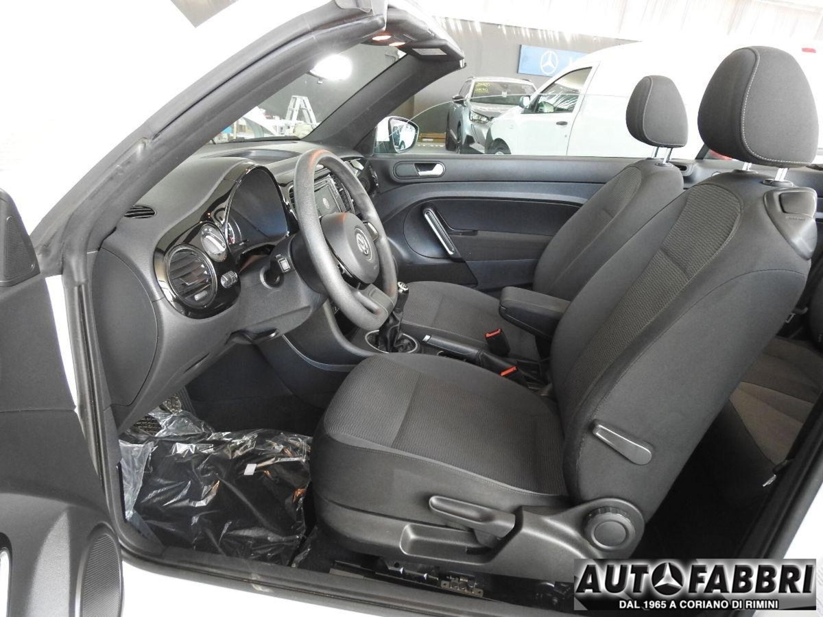 Volkswagen New Beetle Cabrio TDI 105CV (20)