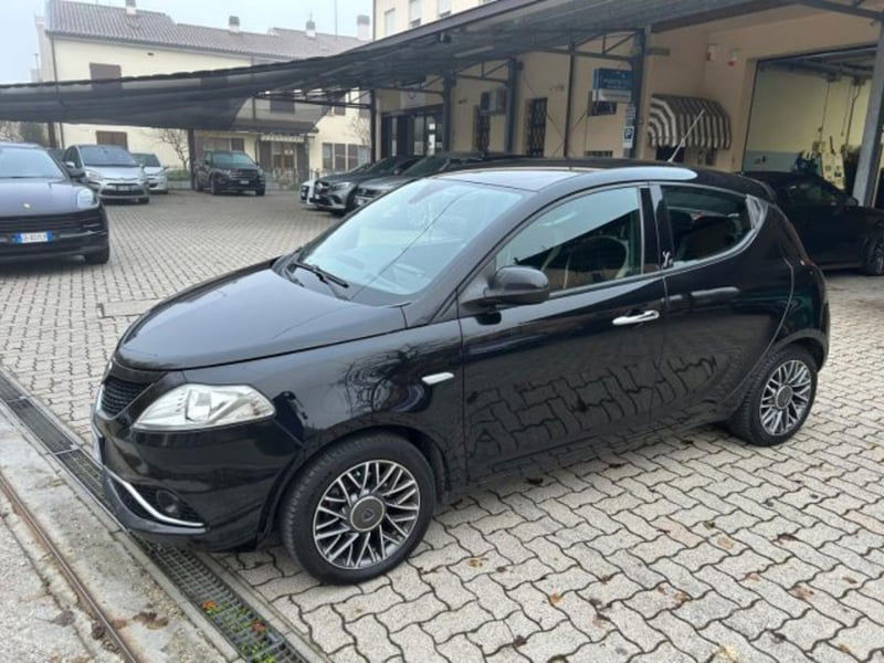 Lancia Ypsilon 1.2 69 CV 5 porte Platinum
