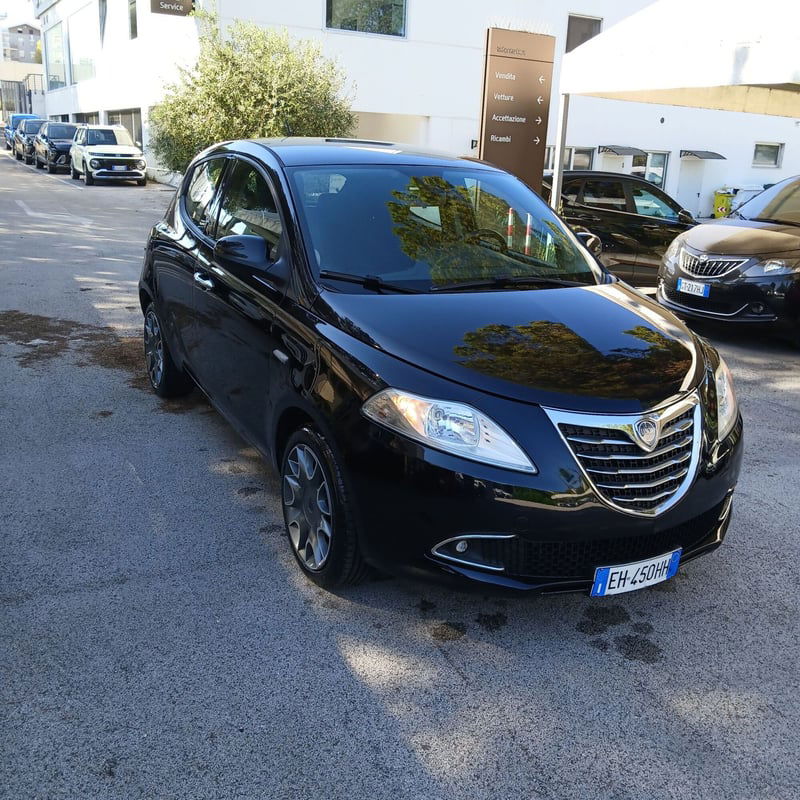 Lancia Ypsilon 0.9 TwinAir 85 CV 5 porte S&S DFN Gold
