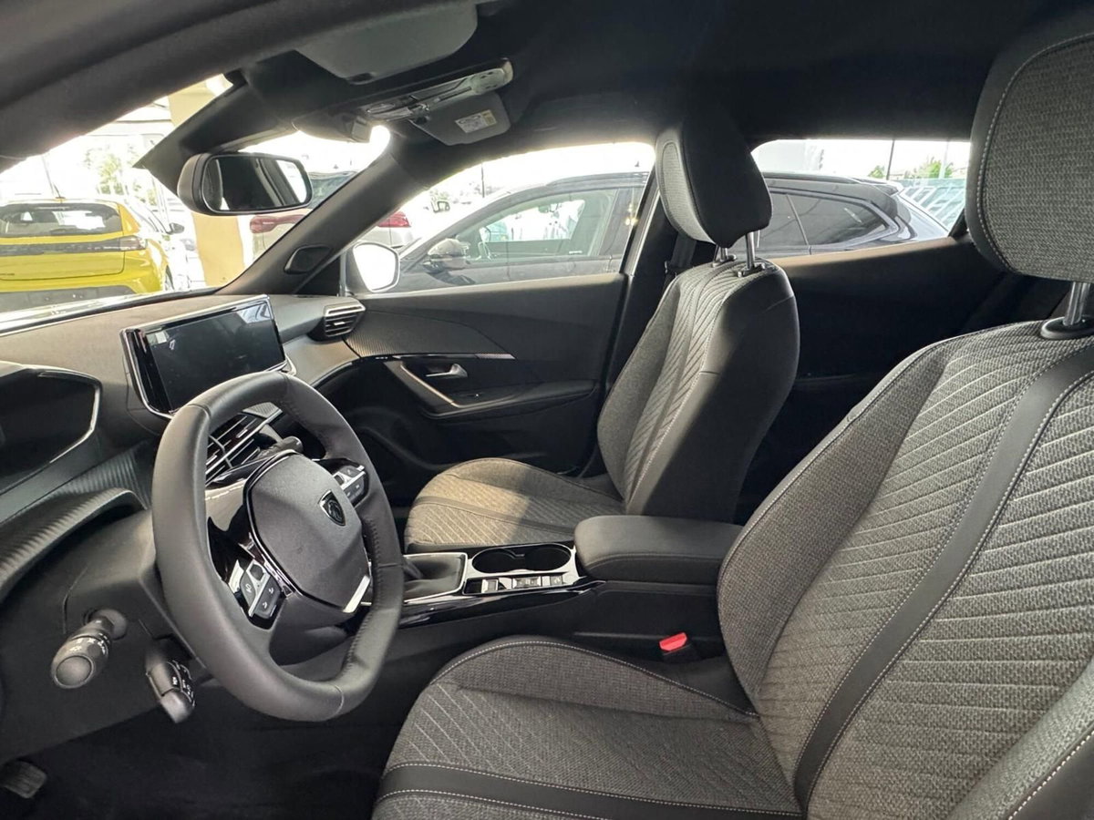 Peugeot 2008 1.2 puretech Allure s&s 100cv (15)
