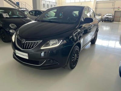 Lancia Ypsilon 1.0 FireFly 5 porte S&S Hybrid Ecochic Silver usata