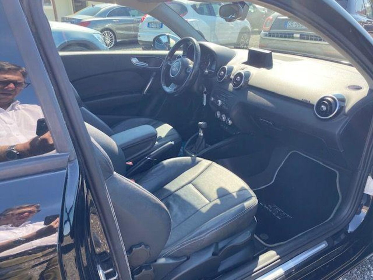 Audi A1 1.6 TDI Attraction (2)