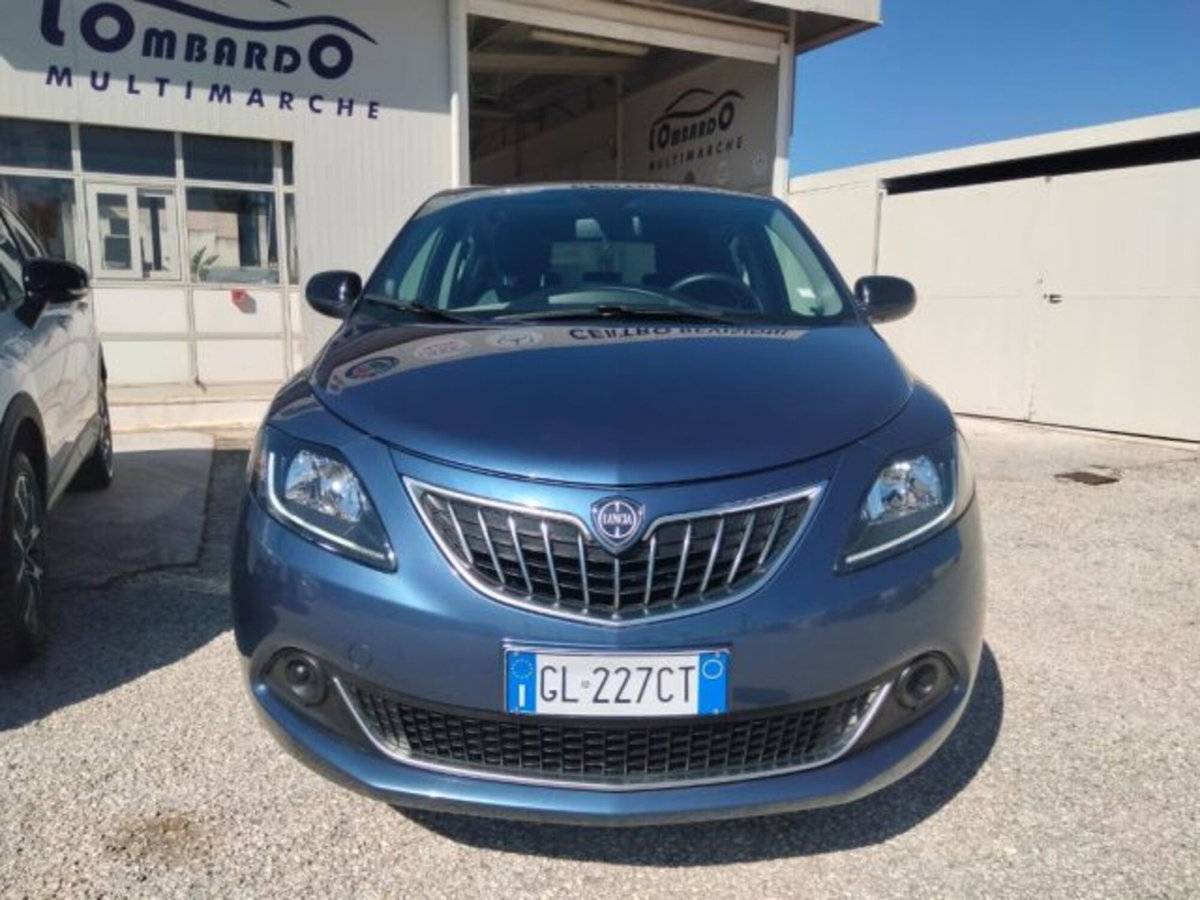 Lancia Ypsilon 1.0 FireFly 5 porte S&S Hybrid Ecochic Silver