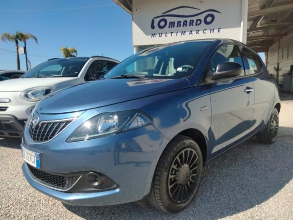 Lancia Ypsilon 1.0 FireFly 5 porte S&S Hybrid Ecochic Silver (2)