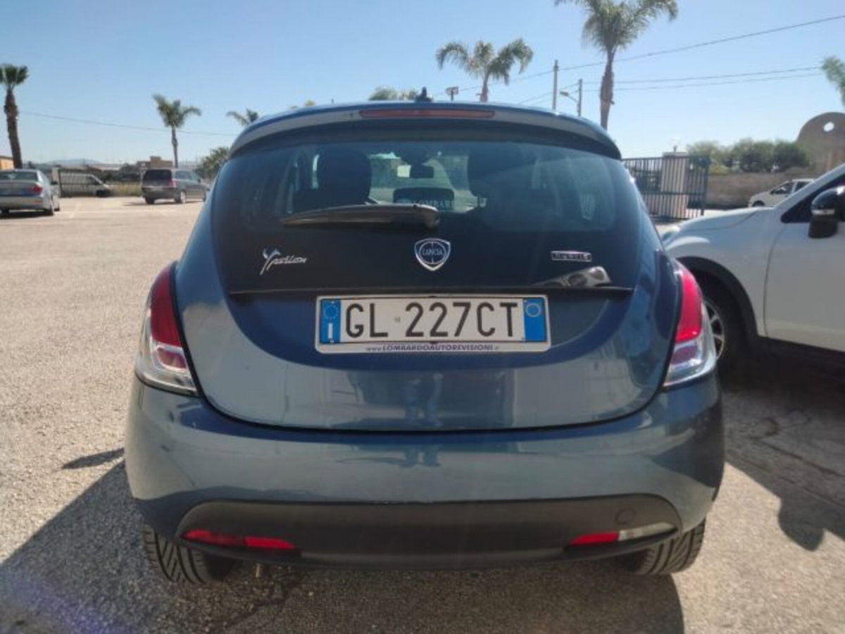 Lancia Ypsilon 1.0 FireFly 5 porte S&S Hybrid Ecochic Silver (4)