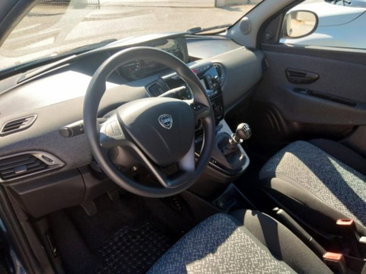 Lancia Ypsilon 1.0 FireFly 5 porte S&S Hybrid Ecochic Silver (6)