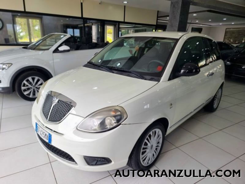 Lancia Ypsilon 1.3 MJT 75 CV New Oro