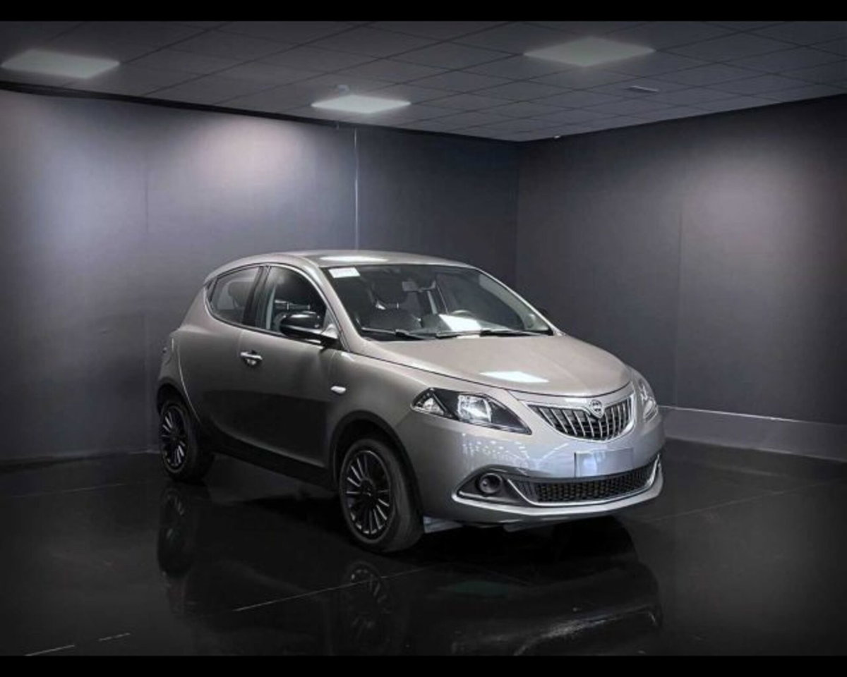 Lancia Ypsilon 1.0 FireFly 5 porte S&S Hybrid Ecochic Silver (2)