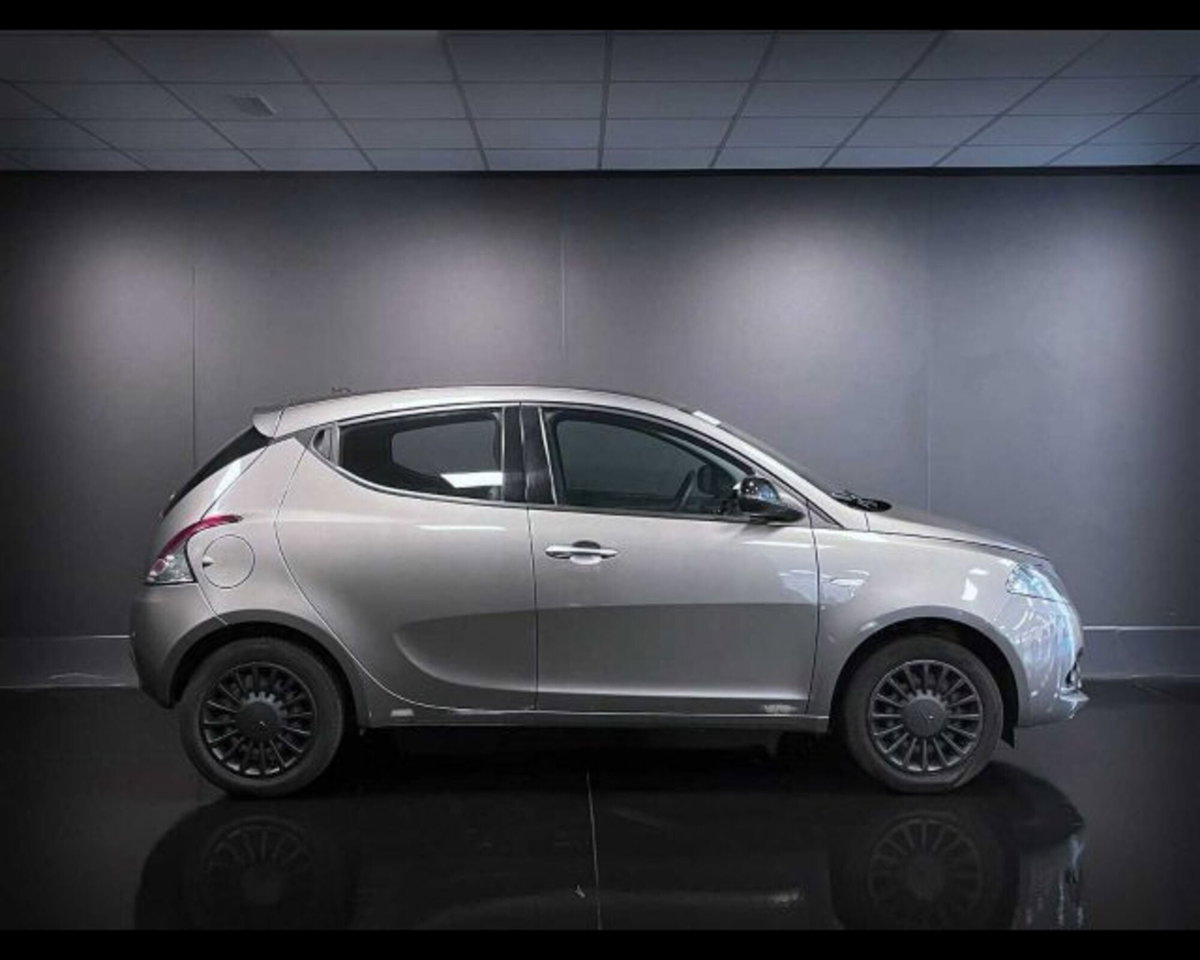 Lancia Ypsilon 1.0 FireFly 5 porte S&S Hybrid Ecochic Silver (6)