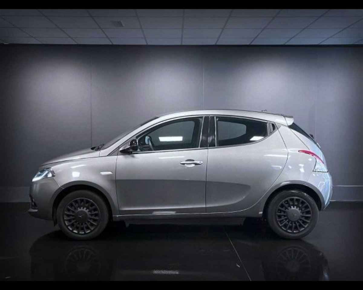 Lancia Ypsilon 1.0 FireFly 5 porte S&S Hybrid Ecochic Silver (8)
