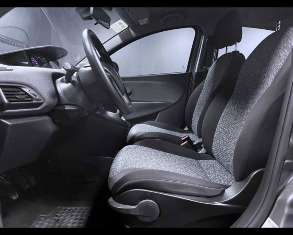 Lancia Ypsilon 1.0 FireFly 5 porte S&S Hybrid Ecochic Silver (9)