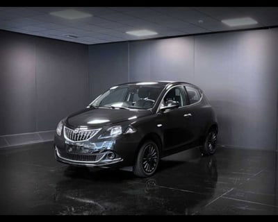 Lancia Ypsilon 1.0 FireFly 5 porte S&S Hybrid Ecochic Silver usata