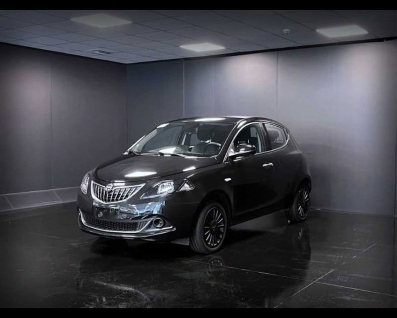 Lancia Ypsilon 1.0 FireFly 5 porte S&S Hybrid Ecochic Silver