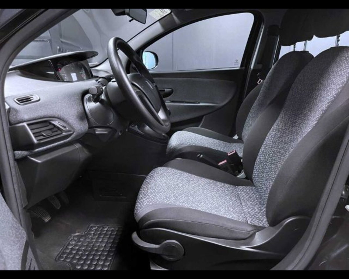 Lancia Ypsilon 1.0 FireFly 5 porte S&S Hybrid Ecochic Silver (10)