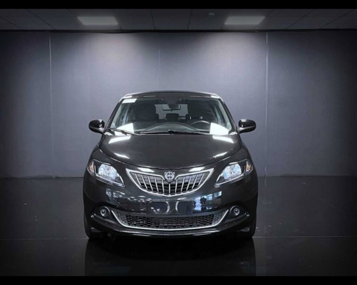 Lancia Ypsilon 1.0 FireFly 5 porte S&S Hybrid Ecochic Silver (2)