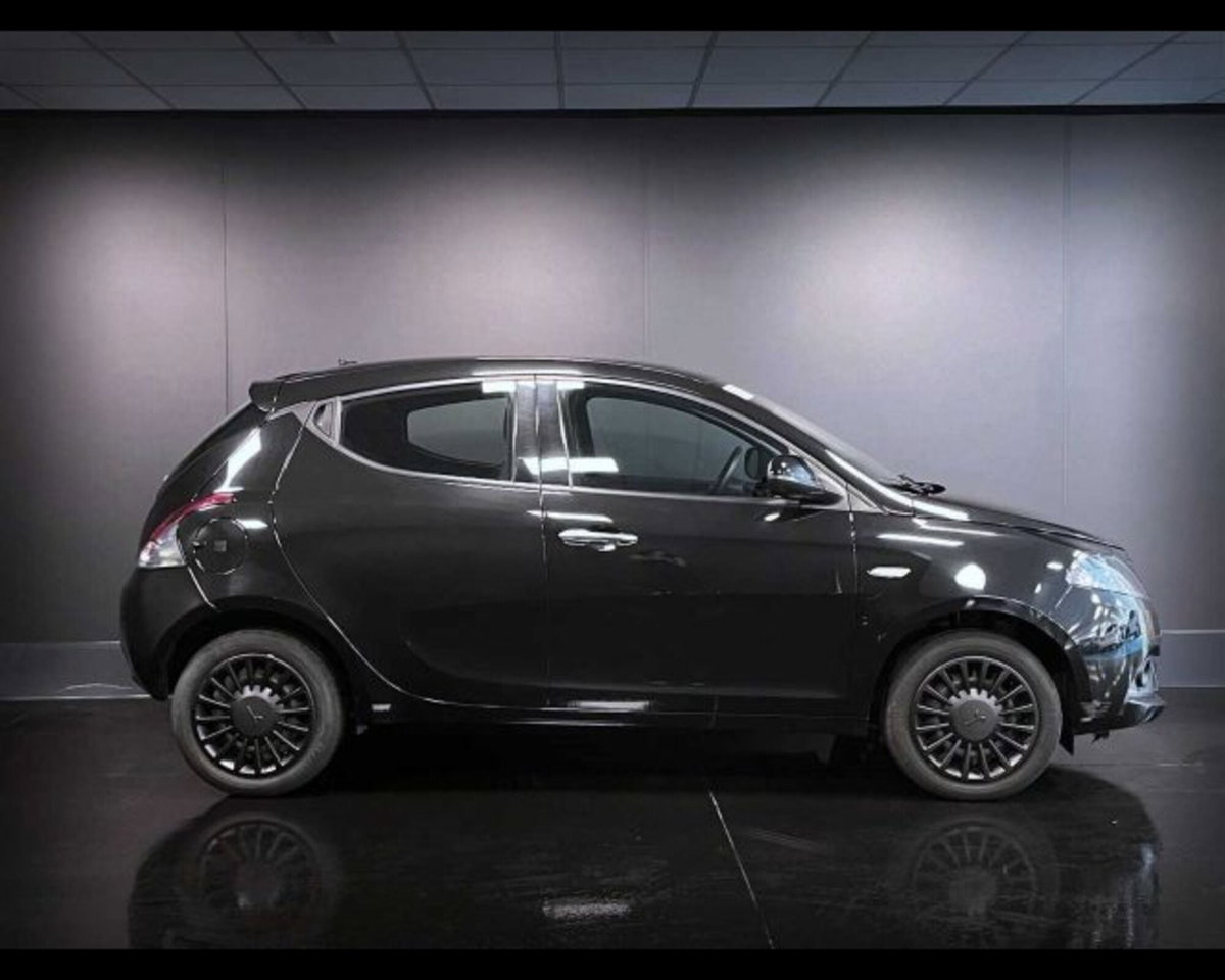 Lancia Ypsilon 1.0 FireFly 5 porte S&S Hybrid Ecochic Silver (3)