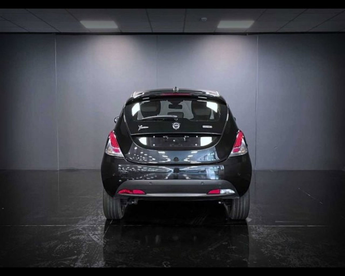 Lancia Ypsilon 1.0 FireFly 5 porte S&S Hybrid Ecochic Silver (4)