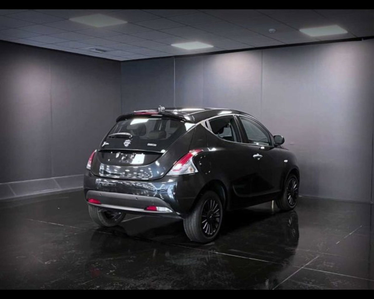 Lancia Ypsilon 1.0 FireFly 5 porte S&S Hybrid Ecochic Silver (6)