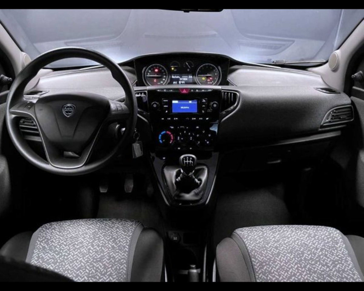 Lancia Ypsilon 1.0 FireFly 5 porte S&S Hybrid Ecochic Silver (9)