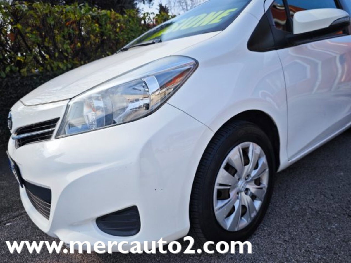 Toyota Yaris 1.0 3 porte Active (11)